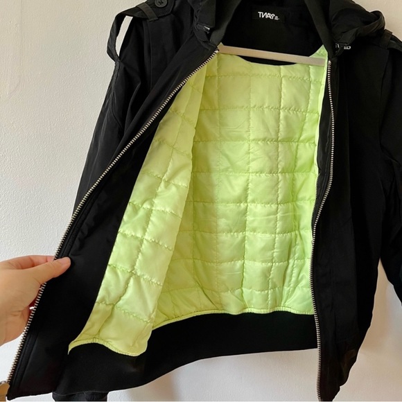 TNA Lined Jacket - Picture 2 of 4